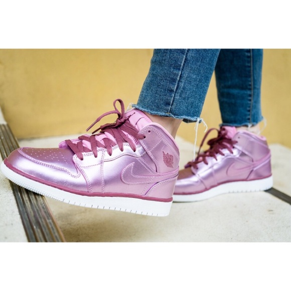 Jordan Shoes - NIB Jordan 1 Mid SE Sneakers